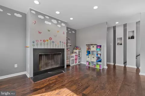Living - 2212 Shefflin Ct, Baltimore, MD 21209 photo 4 of 6