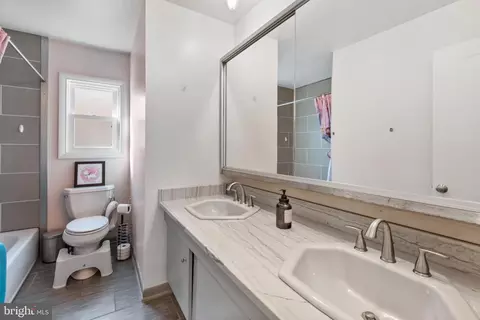 Bath - 2212 Shefflin Ct, Baltimore, MD 21209 photo 3 of 5