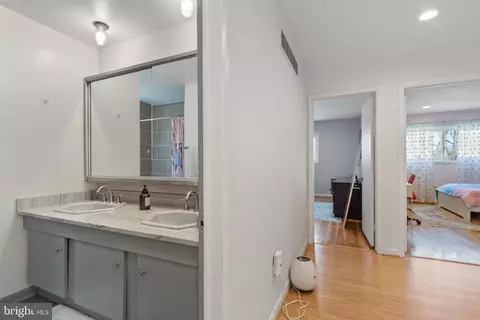 Bath - 2212 Shefflin Ct, Baltimore, MD 21209 photo 4 of 5