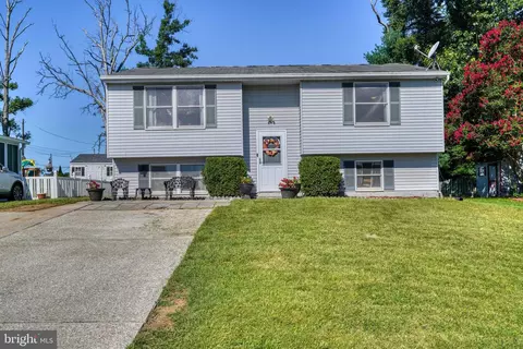 4 Pearlwood Ct, Parkville, MD 21234