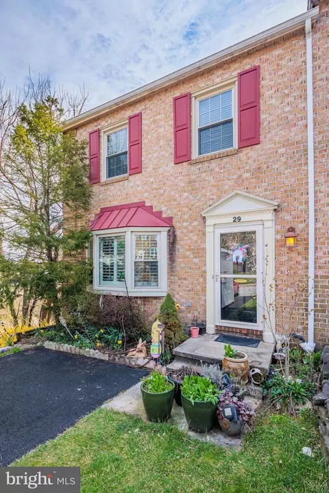 29 Carriage Walk Ct, Parkville, MD 21234