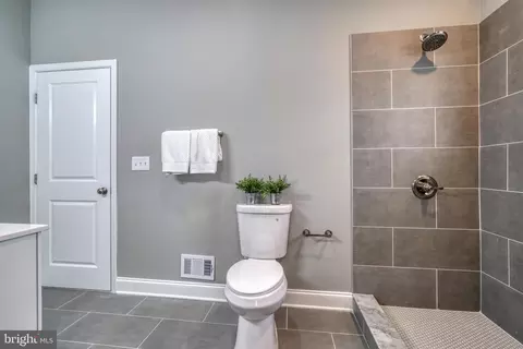 Bath - 2215 Sulphur Spring Rd, Halethorpe, MD 21227 photo 2 of 12