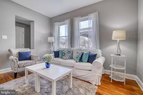 Living - 2215 Sulphur Spring Rd, Halethorpe, MD 21227 photo 4 of 6
