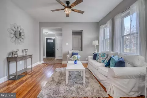 Living - 2215 Sulphur Spring Rd, Halethorpe, MD 21227 photo 5 of 6