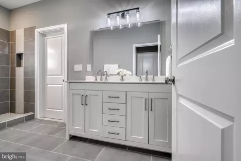 Bath - 2215 Sulphur Spring Rd, Halethorpe, MD 21227 photo 3 of 12