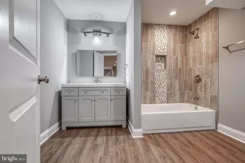 Bath - 2215 Sulphur Spring Rd, Halethorpe, MD 21227 photo 7 of 12