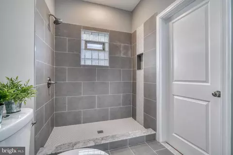 Bath - 2215 Sulphur Spring Rd, Halethorpe, MD 21227 photo 5 of 12