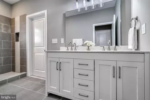 Bath - 2215 Sulphur Spring Rd, Halethorpe, MD 21227 photo 4 of 12