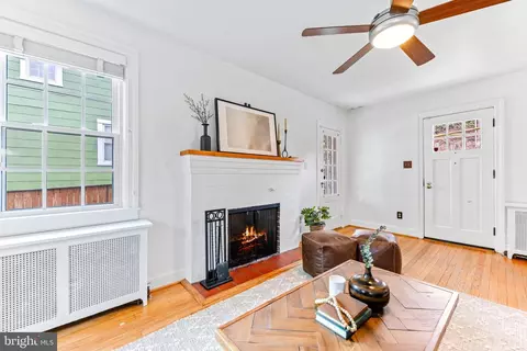 Living - 640 Coleraine Rd, Baltimore, MD 21229 photo 3 of 6