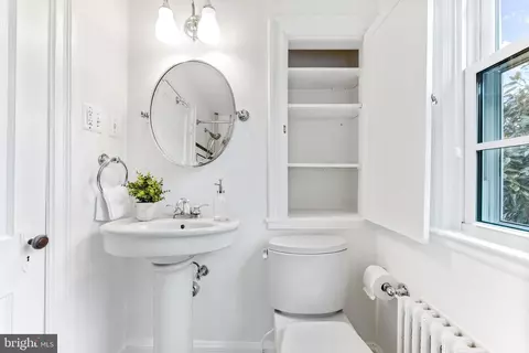 Bath - 640 Coleraine Rd, Baltimore, MD 21229 photo 2 of 4