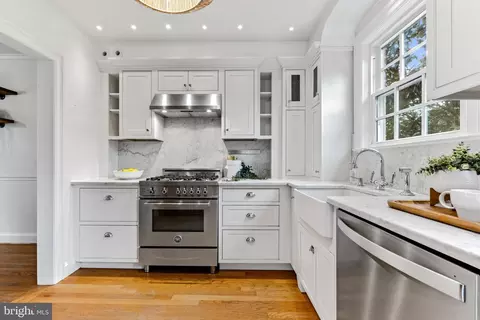 Kitchen - 640 Coleraine Rd, Baltimore, MD 21229 photo 1 of 9