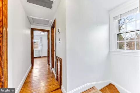 Entry Way - 640 Coleraine Rd, Baltimore, MD 21229 photo 2 of 3