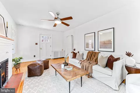 Living - 640 Coleraine Rd, Baltimore, MD 21229 photo 5 of 6
