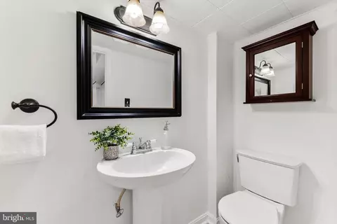 Bath - 640 Coleraine Rd, Baltimore, MD 21229 photo 4 of 4