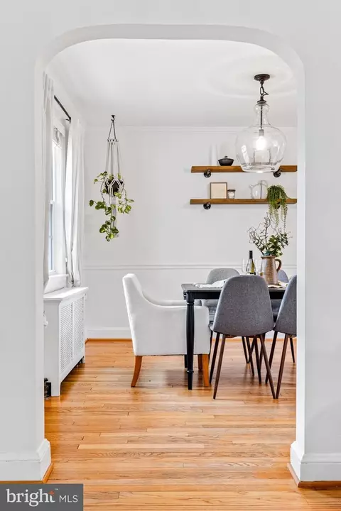 Dining - 640 Coleraine Rd, Baltimore, MD 21229 photo 2 of 10
