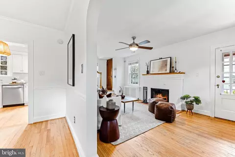 Living - 640 Coleraine Rd, Baltimore, MD 21229 photo 6 of 6