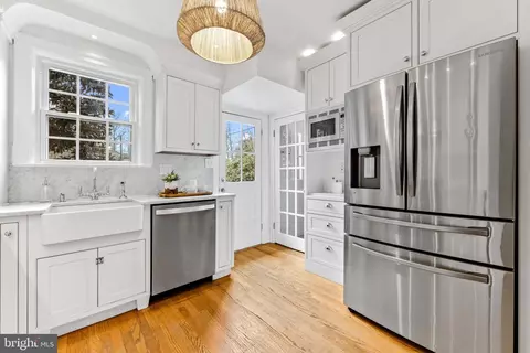 Kitchen - 640 Coleraine Rd, Baltimore, MD 21229 photo 5 of 9