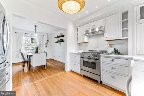 Kitchen - 640 Coleraine Rd, Baltimore, MD 21229 photo 6 of 9