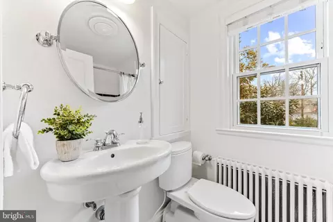Bath - 640 Coleraine Rd, Baltimore, MD 21229 photo 1 of 4