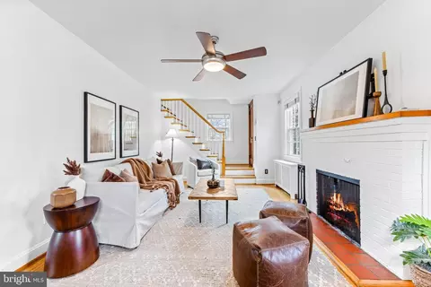 Living - 640 Coleraine Rd, Baltimore, MD 21229 photo 2 of 6