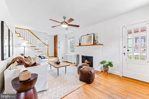 Living - 640 Coleraine Rd, Baltimore, MD 21229 photo 4 of 6