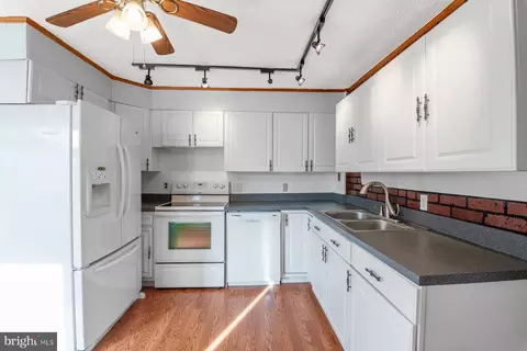 Kitchen - 15 Helicopter Dr, Middle River, MD 21220 photo 3 of 4