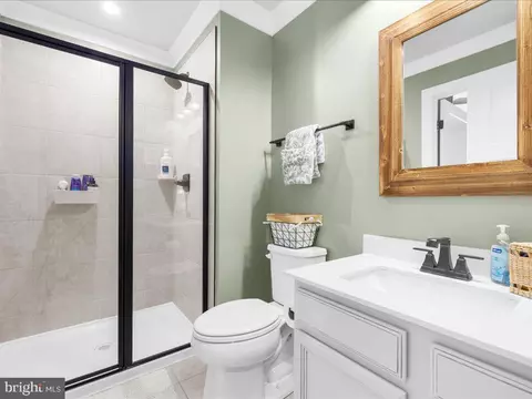 Bath - 511 Williams Ct, Middle River, MD 21220 photo 2 of 6