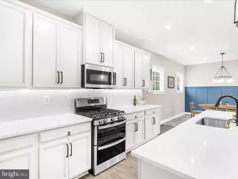 Kitchen - 511 Williams Ct, Middle River, MD 21220 photo 2 of 6