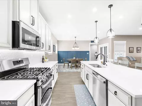 Kitchen - 511 Williams Ct, Middle River, MD 21220 photo 4 of 6
