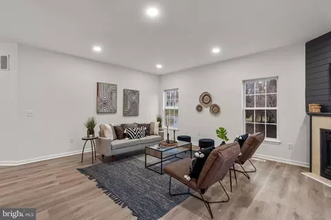 Living - 8601 Willow Run Rd, Windsor Mill, MD 21244 photo 2 of 11