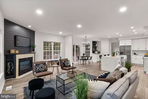 Living - 8601 Willow Run Rd, Windsor Mill, MD 21244 photo 4 of 11