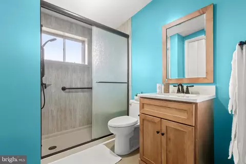 Bath - 6608 Chippewa Dr, Baltimore, MD 21209 photo 1 of 2