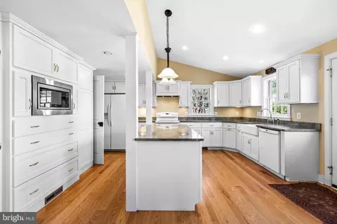Kitchen - 3229 Mount Zion Rd, Upperco, MD 21155 photo 3 of 4