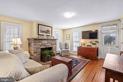 Living - 3229 Mount Zion Rd, Upperco, MD 21155 photo 6 of 8