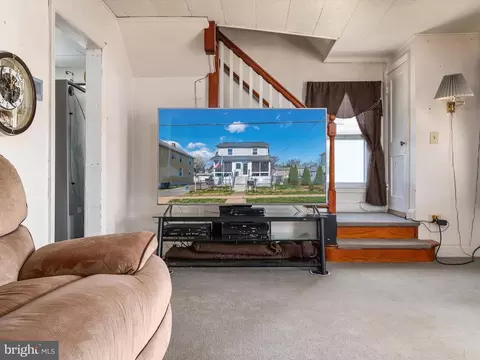 Entry Way - 308 3rd Ave, Halethorpe, MD 21227 photo 2 of 5