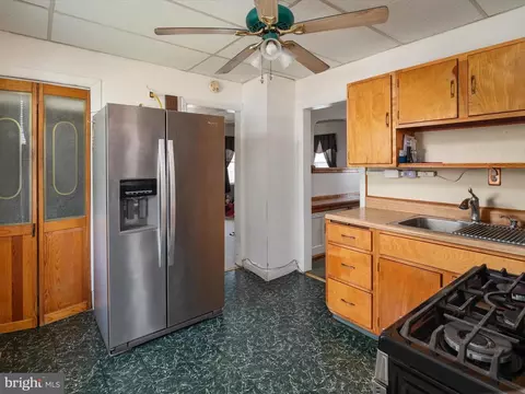 Entry Way - 308 3rd Ave, Halethorpe, MD 21227 photo 3 of 5