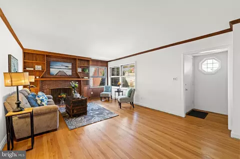 Living - 6732 Glenkirk Rd, Baltimore, MD 21239 photo 2 of 6