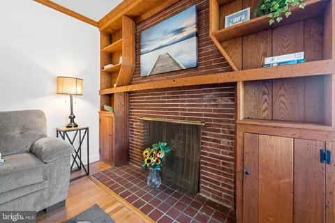 Living - 6732 Glenkirk Rd, Baltimore, MD 21239 photo 4 of 6