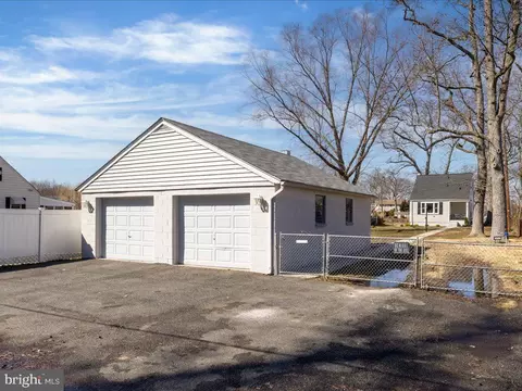 Exterior - 3812 New Section Rd, Middle River, MD 21220 photo 6 of 7