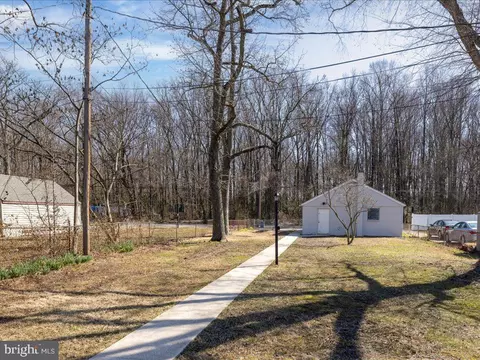 Exterior - 3812 New Section Rd, Middle River, MD 21220 photo 4 of 7