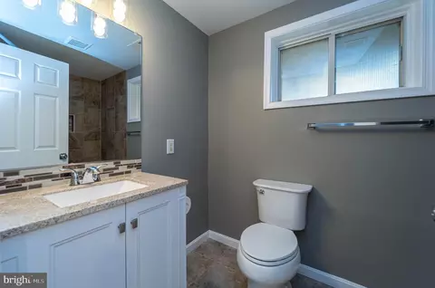 Bath - 1702 Park Ave, Halethorpe, MD 21227 photo 4 of 6