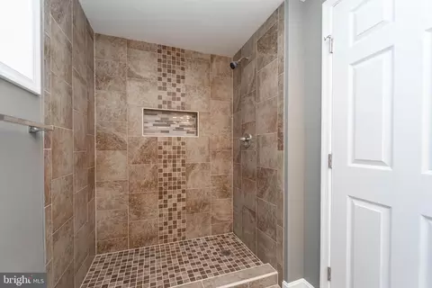 Bath - 1702 Park Ave, Halethorpe, MD 21227 photo 5 of 6