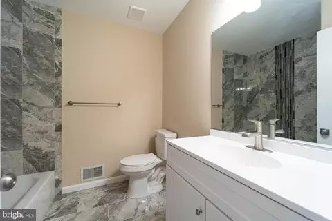 Bath - 1702 Park Ave, Halethorpe, MD 21227 photo 1 of 6