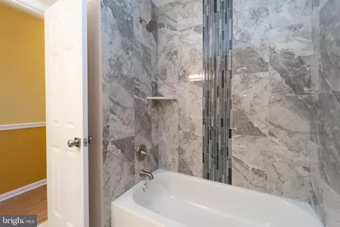 Bath - 1702 Park Ave, Halethorpe, MD 21227 photo 2 of 6