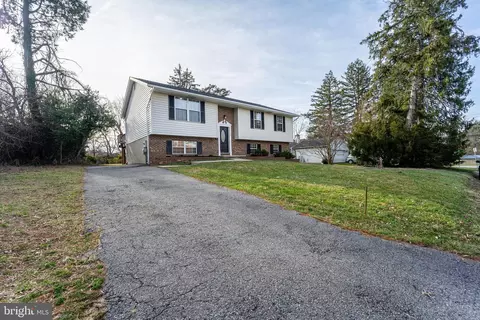 Exterior - 1702 Park Ave, Halethorpe, MD 21227 photo 2 of 9