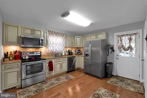 Kitchen - 1004 Hillpine Rd, Middle River, MD 21220 photo 1 of 4