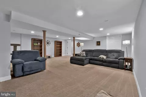 Living - 1004 Hillpine Rd, Middle River, MD 21220 photo 4 of 6