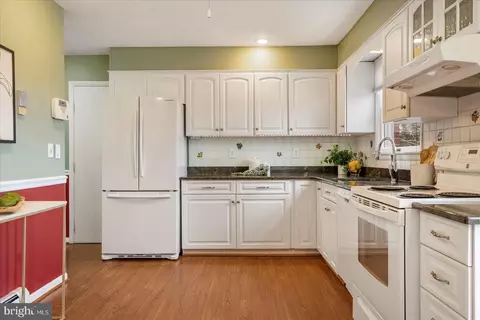 Kitchen - 13801 Baldwin Mill Rd, Baldwin, MD 21013 photo 1 of 3