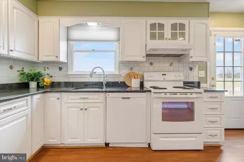 Kitchen - 13801 Baldwin Mill Rd, Baldwin, MD 21013 photo 3 of 3