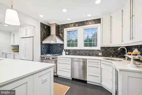 Kitchen - 6416 Pinehurst Rd, Baltimore, MD 21212 photo 2 of 6
